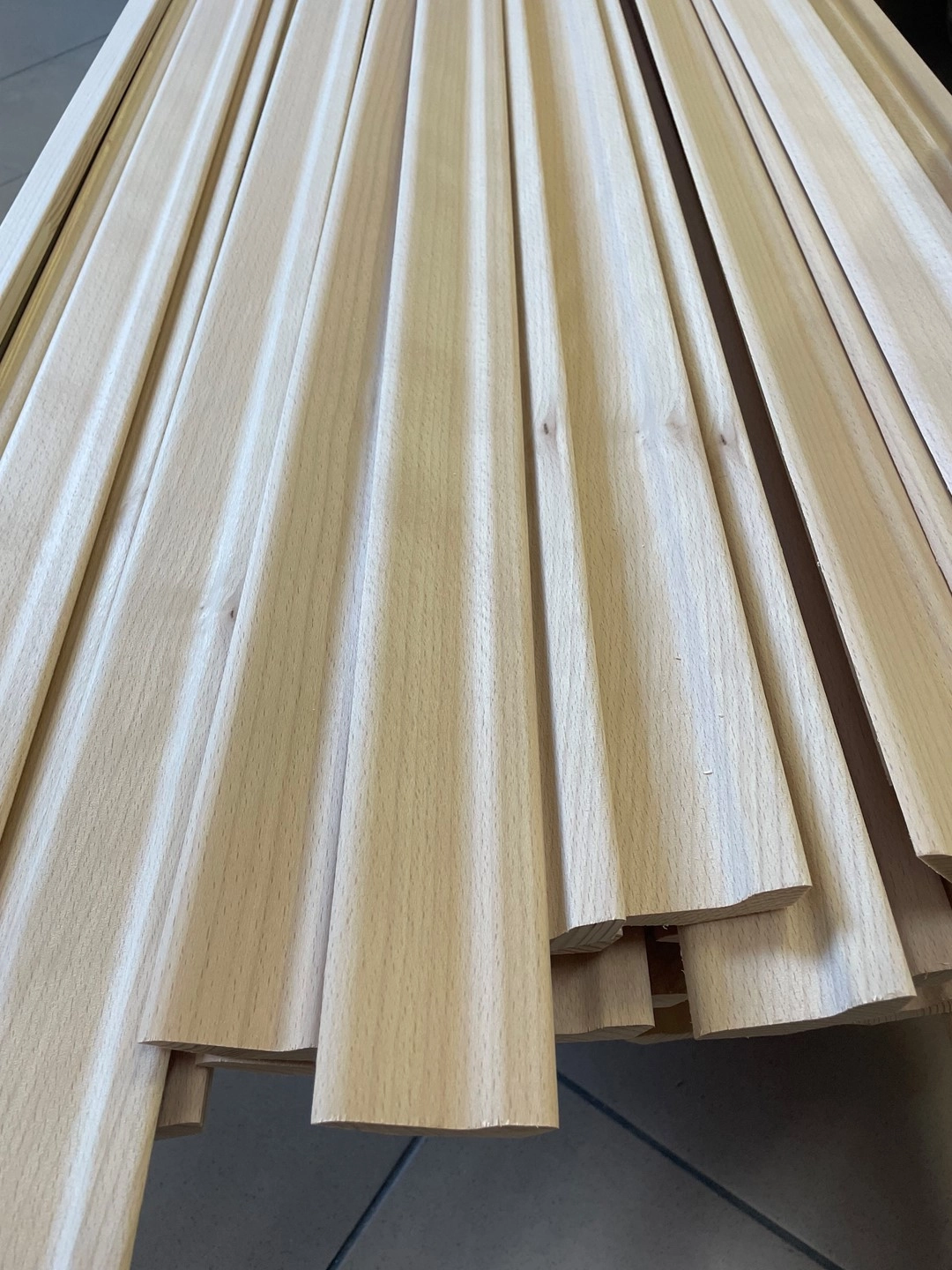 Listwa przypodłogowa fornirowana nielakierowana LP60 (200 cm x 5 cm x 3 cm) buk