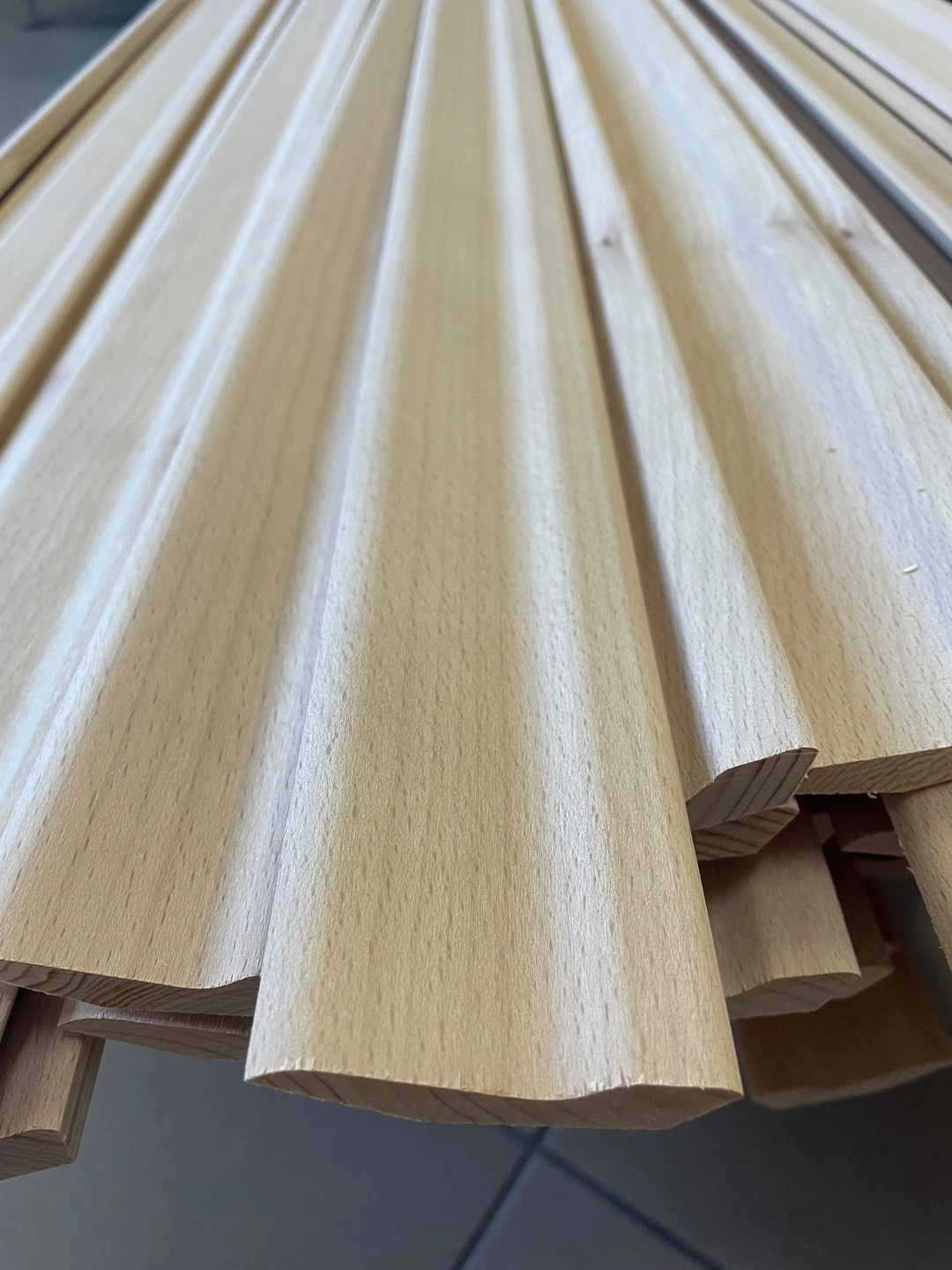 Listwa przypodłogowa fornirowana nielakierowana LP60 (240 cm x 5 cm x 3 cm) buk